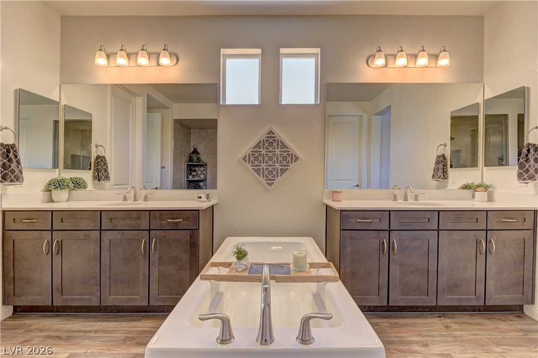 4565 Amazing View Street