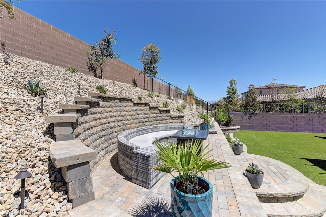 4565 Amazing View Street