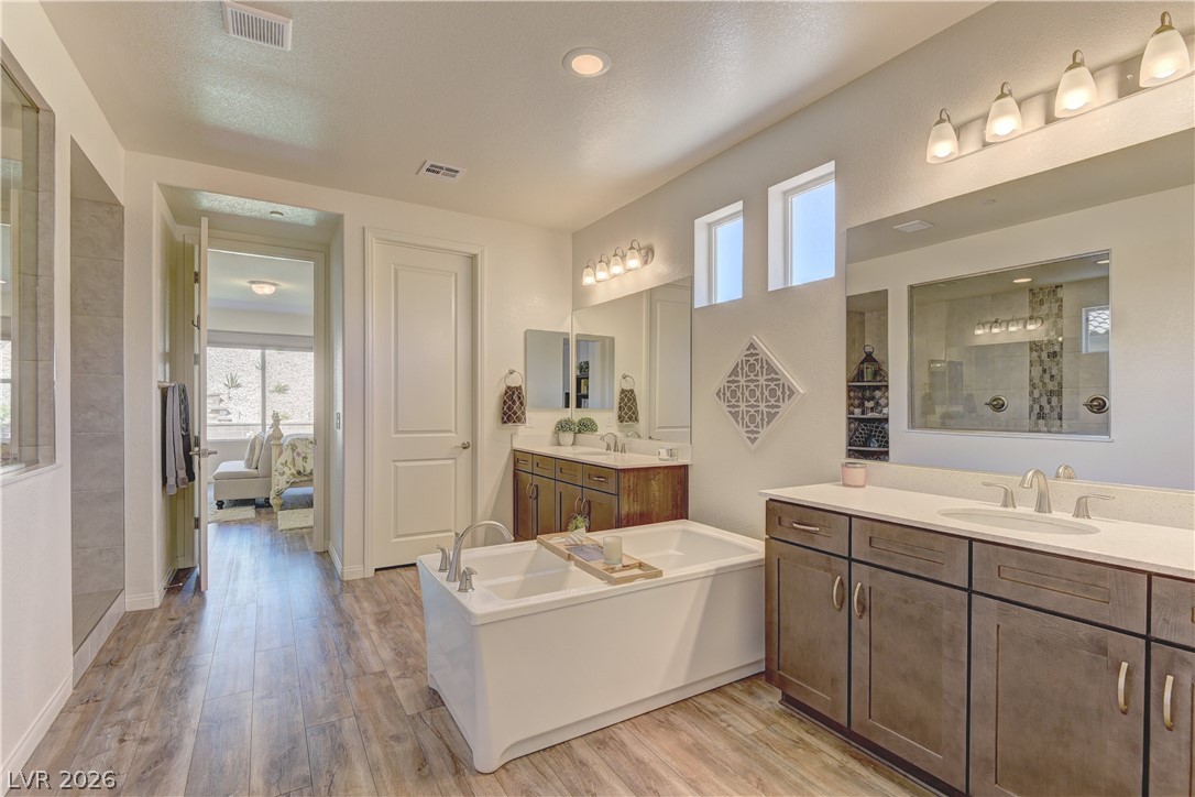 4565 Amazing View Street