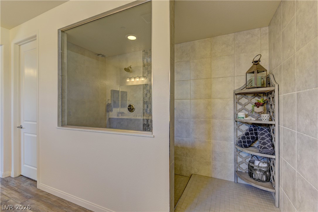 4565 Amazing View Street