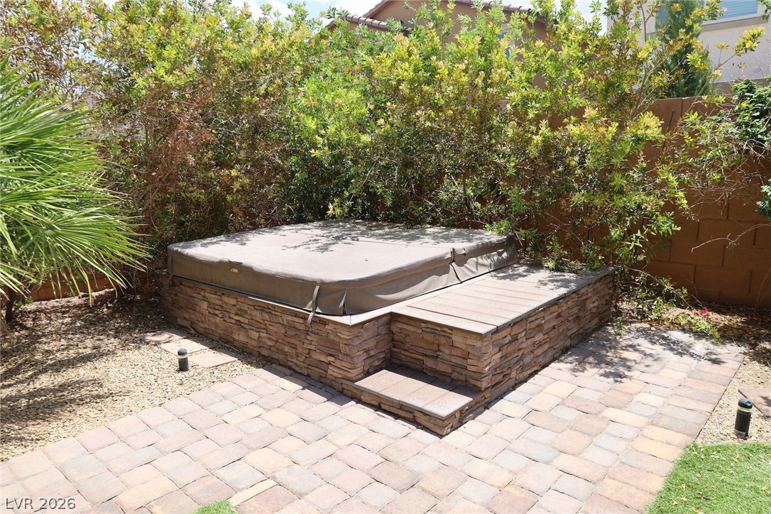 6531 Twin Arrows Avenue