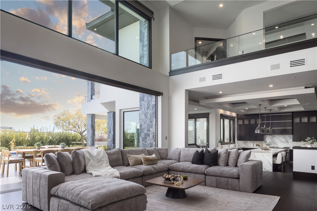 6 Bright Hollow Court