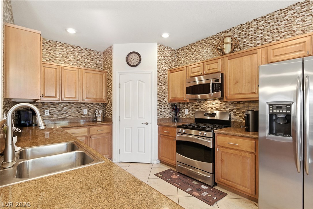 9004 Harbor Wind Avenue