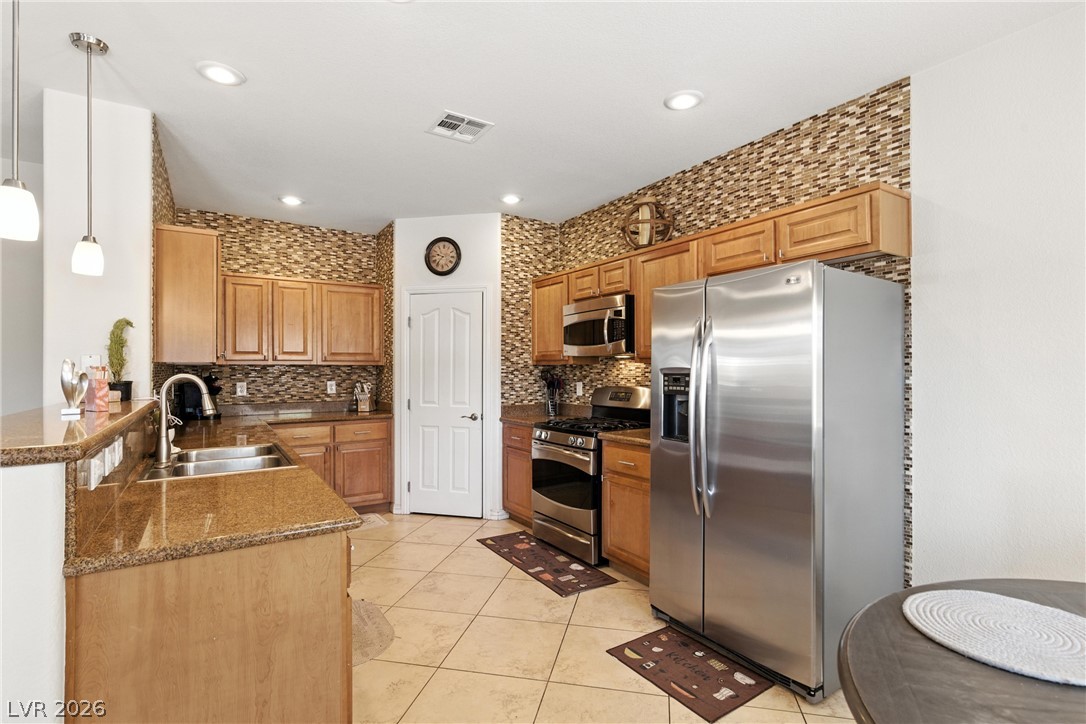 9004 Harbor Wind Avenue