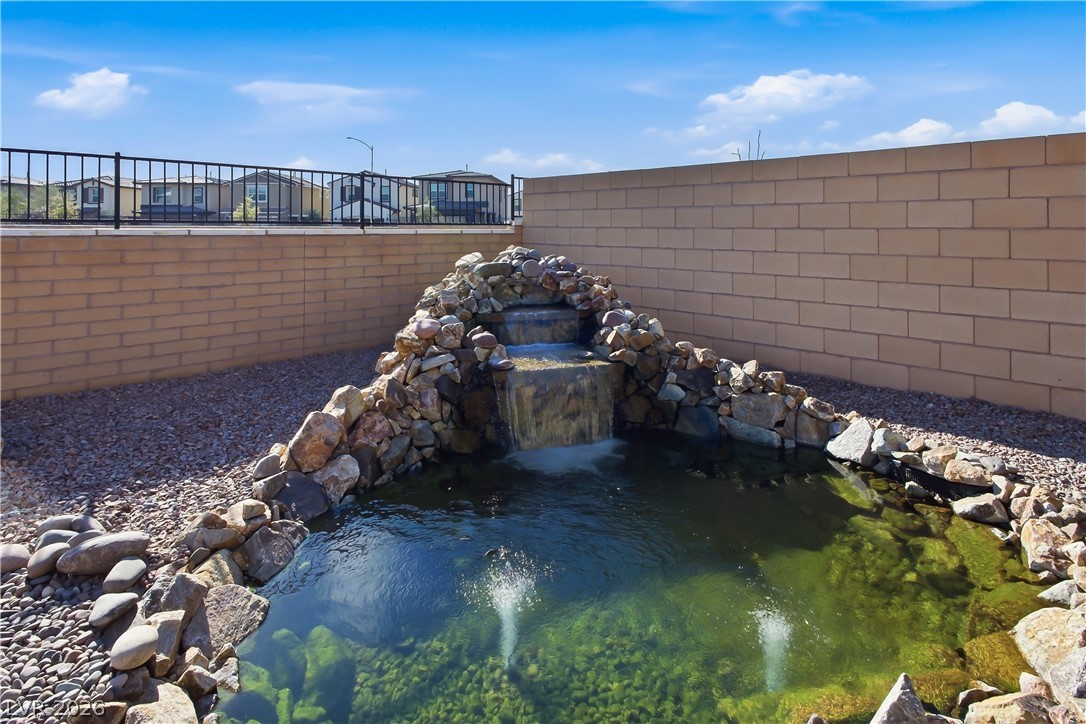 1144 Green Lovebird Street