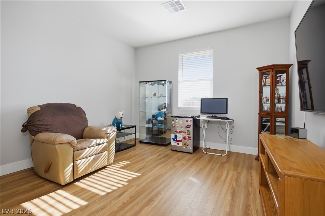 1144 Green Lovebird Street