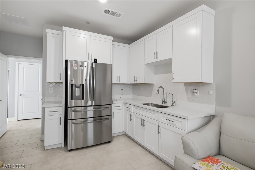 1144 Green Lovebird Street