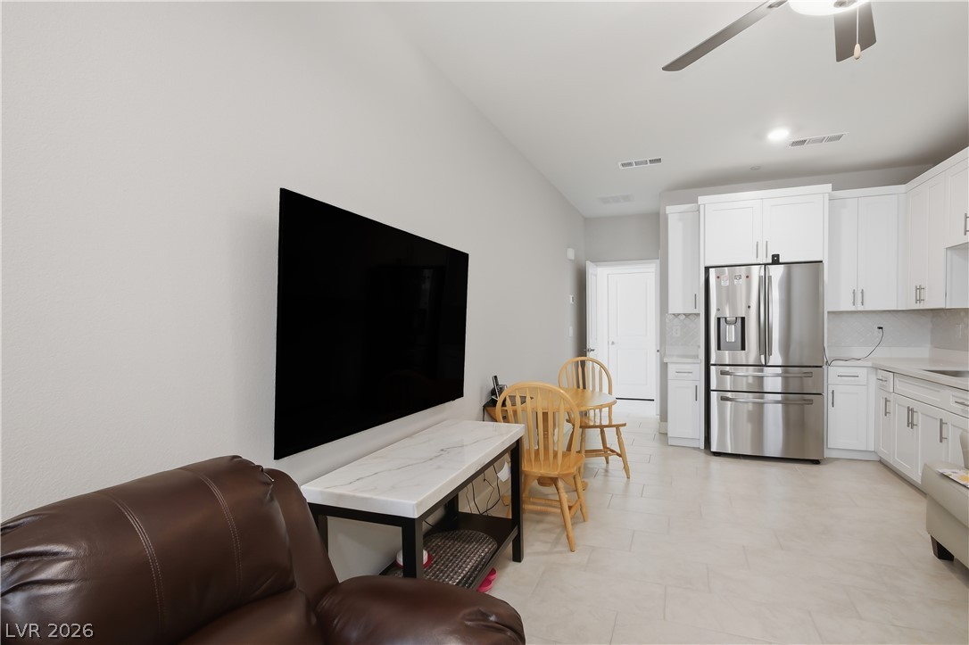 1144 Green Lovebird Street