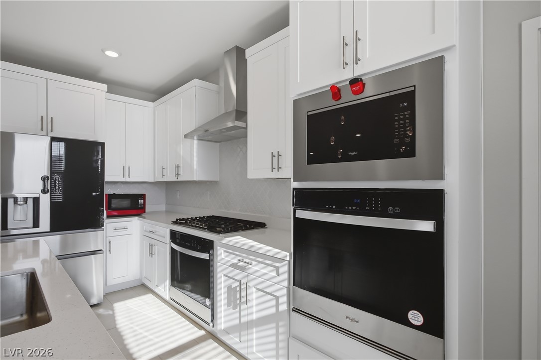 1144 Green Lovebird Street