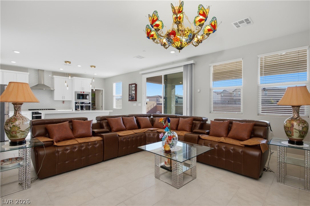 1144 Green Lovebird Street