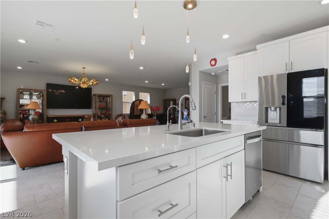 1144 Green Lovebird Street