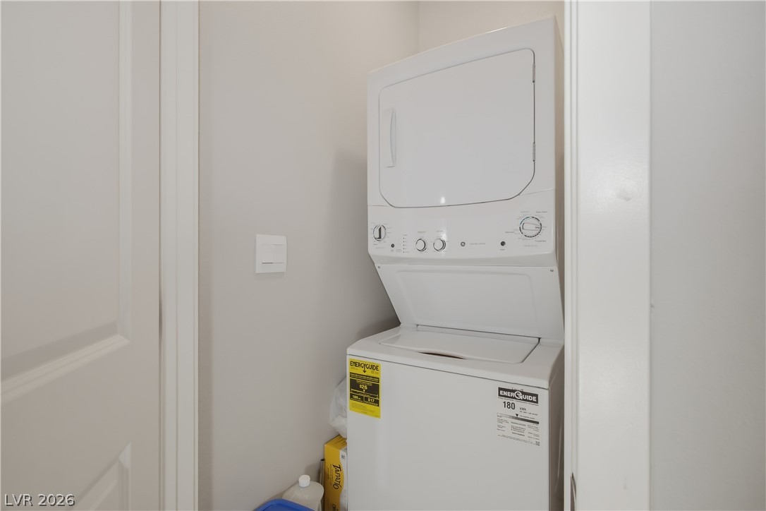 1144 Green Lovebird Street