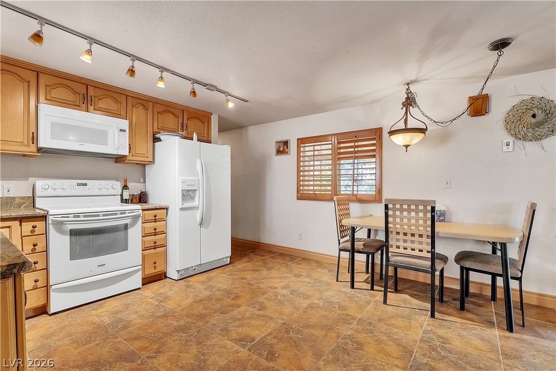 12575 West Wigwam Avenue