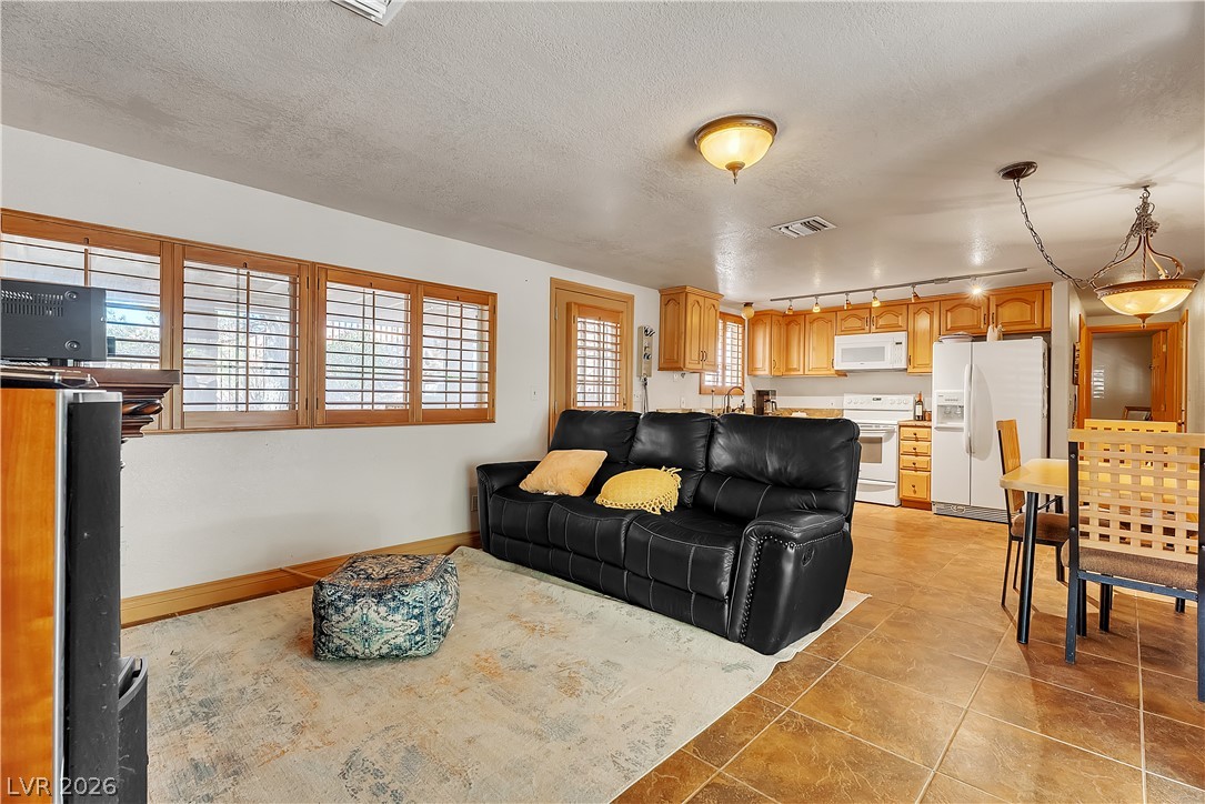 12575 West Wigwam Avenue