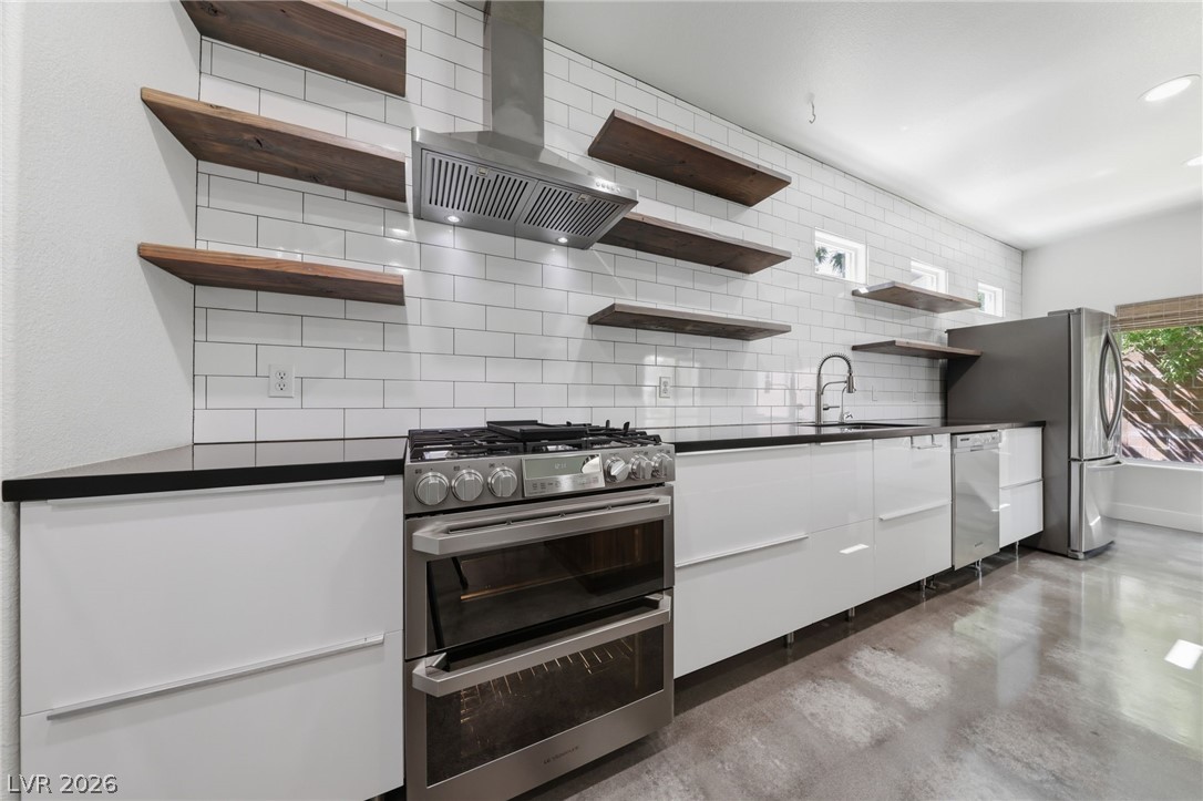 1053 Golden Splendor Court