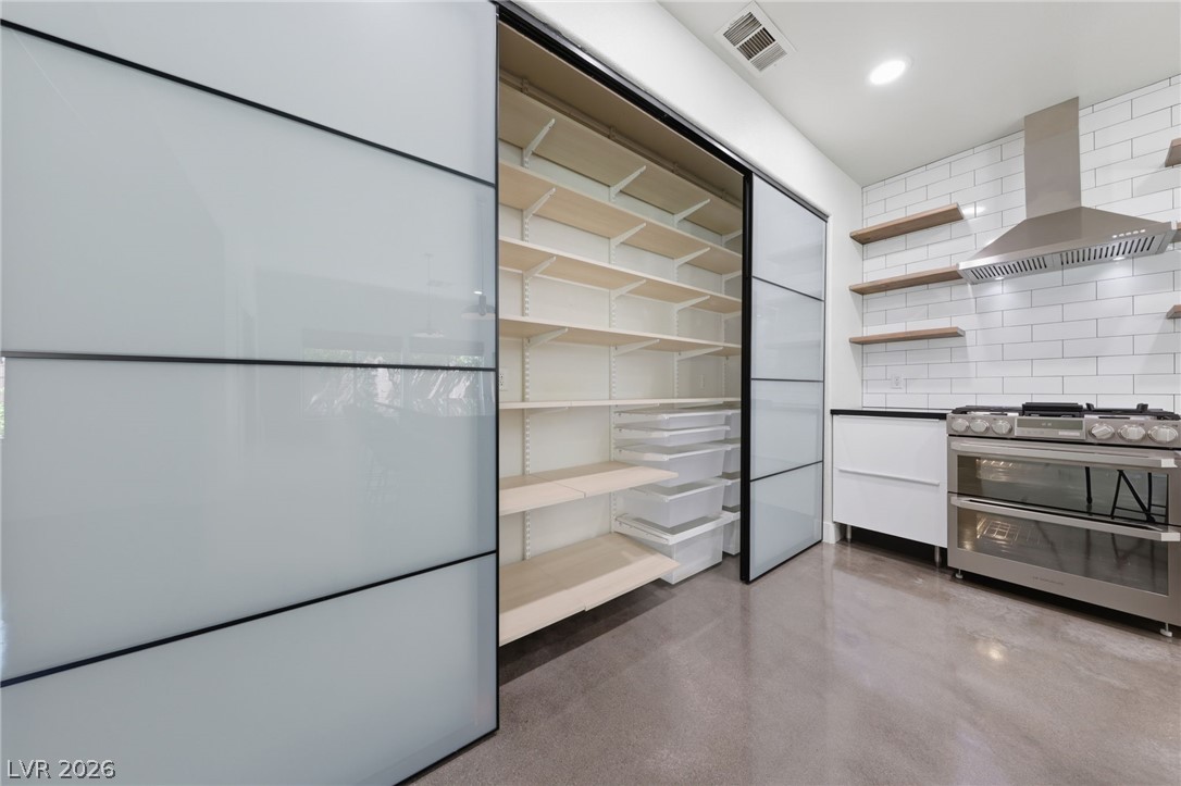 1053 Golden Splendor Court