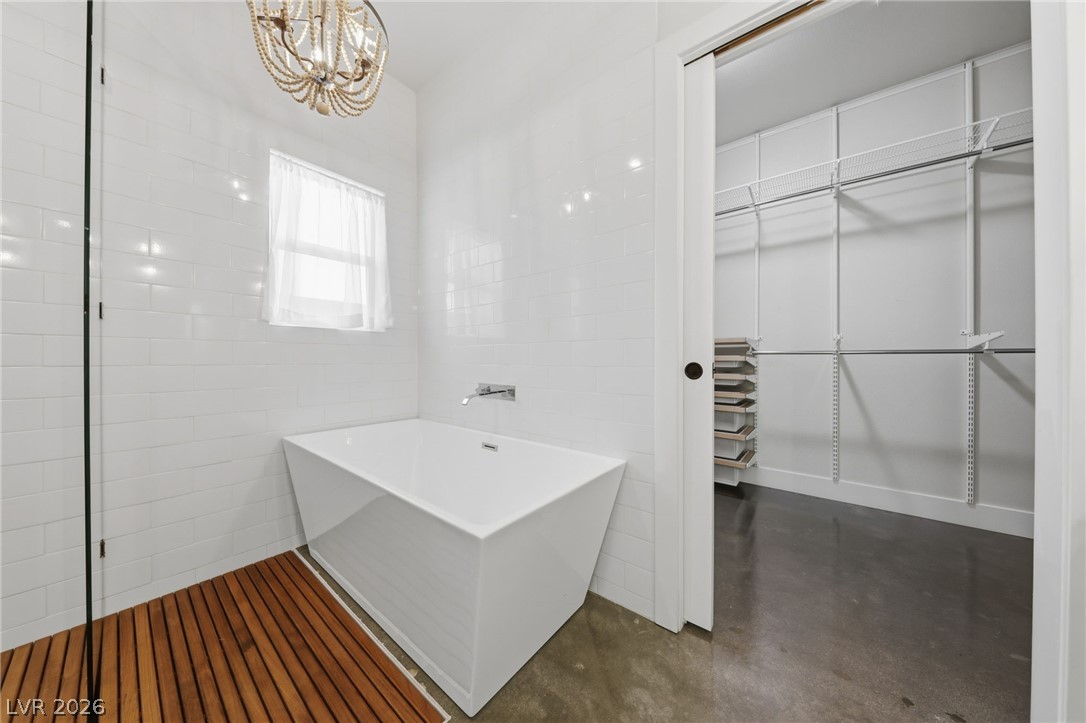 1053 Golden Splendor Court