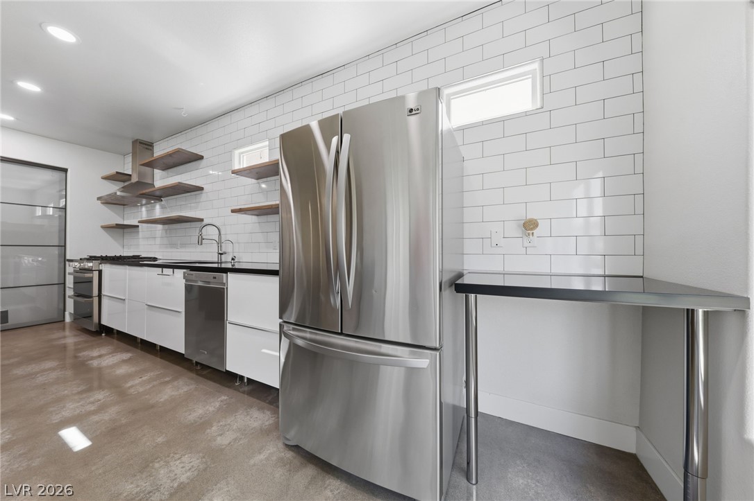 1053 Golden Splendor Court