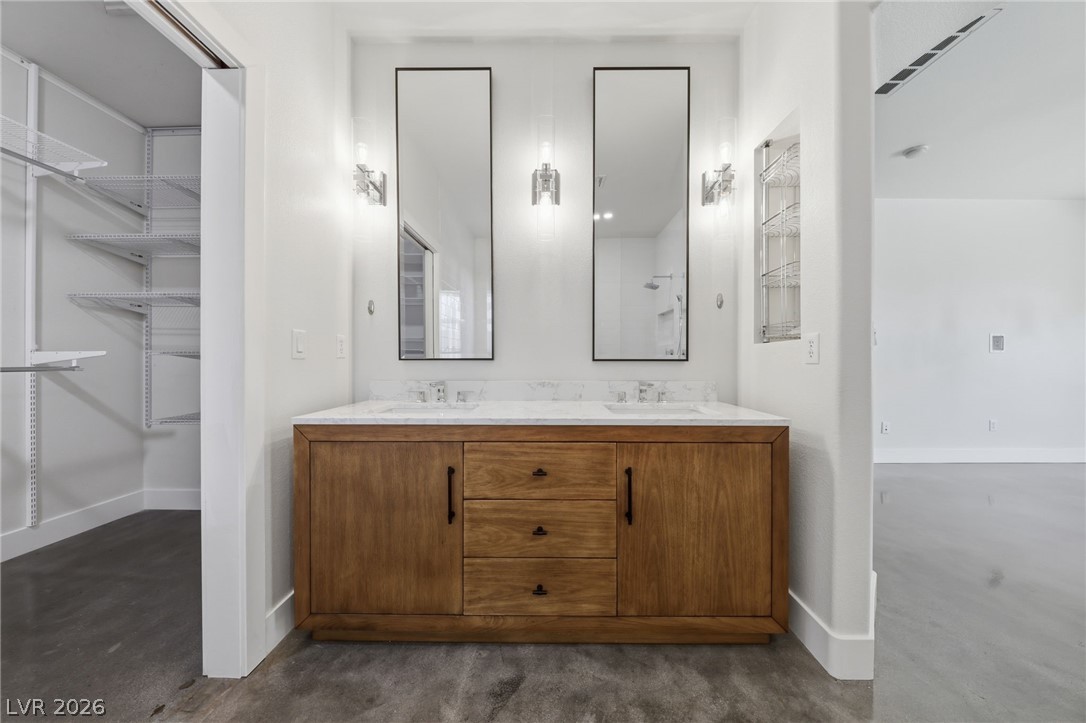 1053 Golden Splendor Court