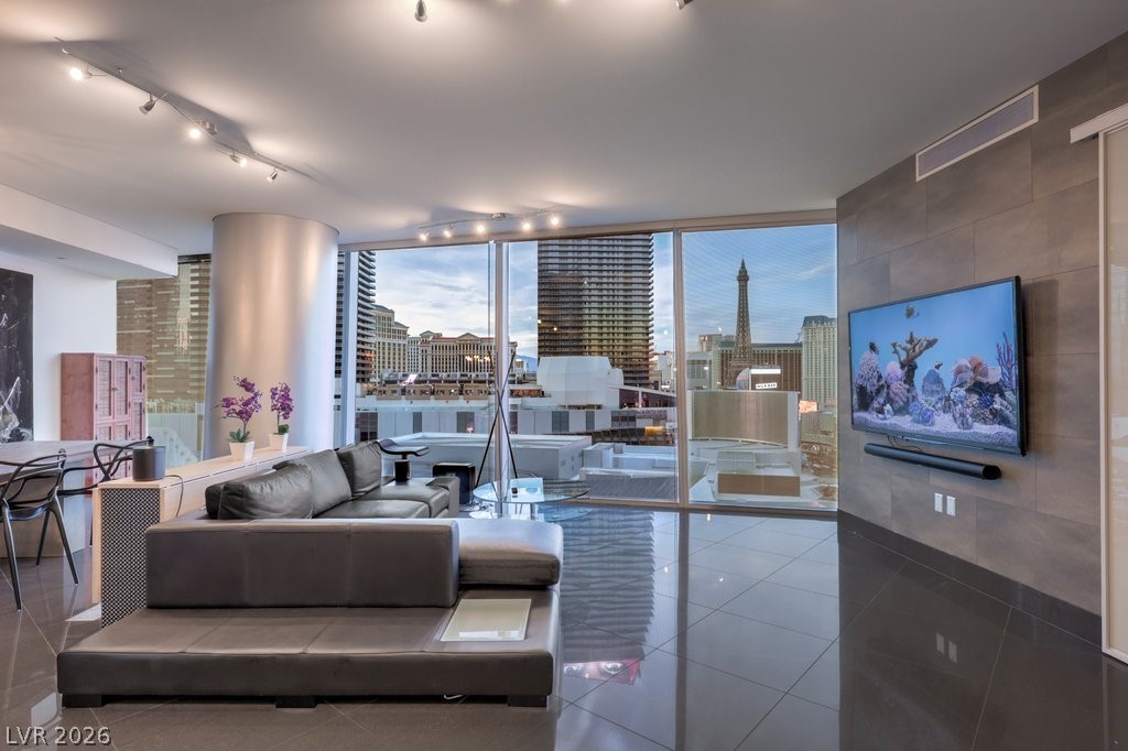 3722 Las Vegas Boulevard 907