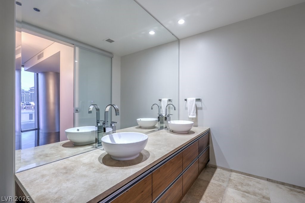 3722 Las Vegas Boulevard 907