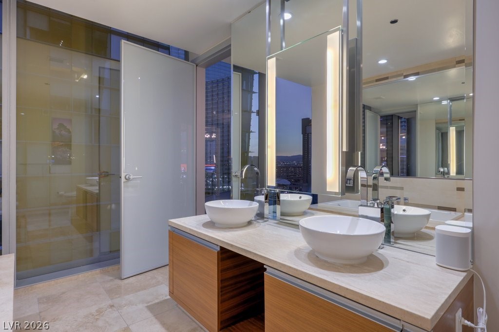 3722 Las Vegas Boulevard 907