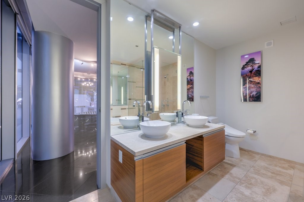 3722 Las Vegas Boulevard 907