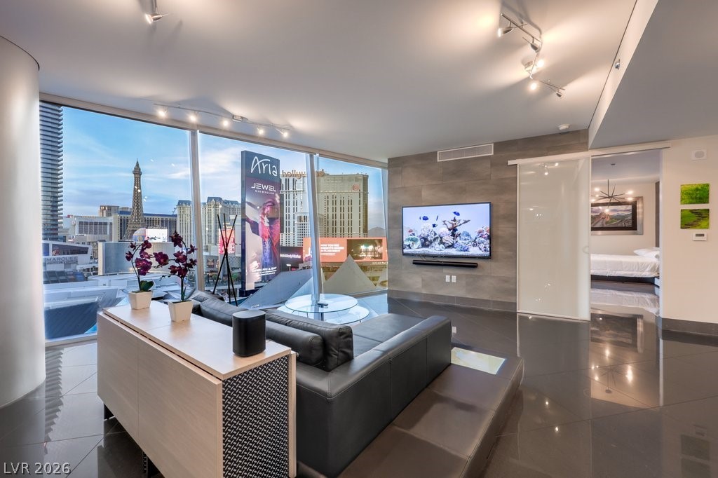 3722 Las Vegas Boulevard 907