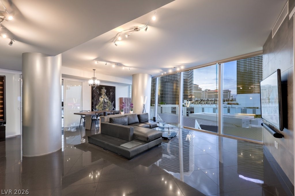 3722 Las Vegas Boulevard 907