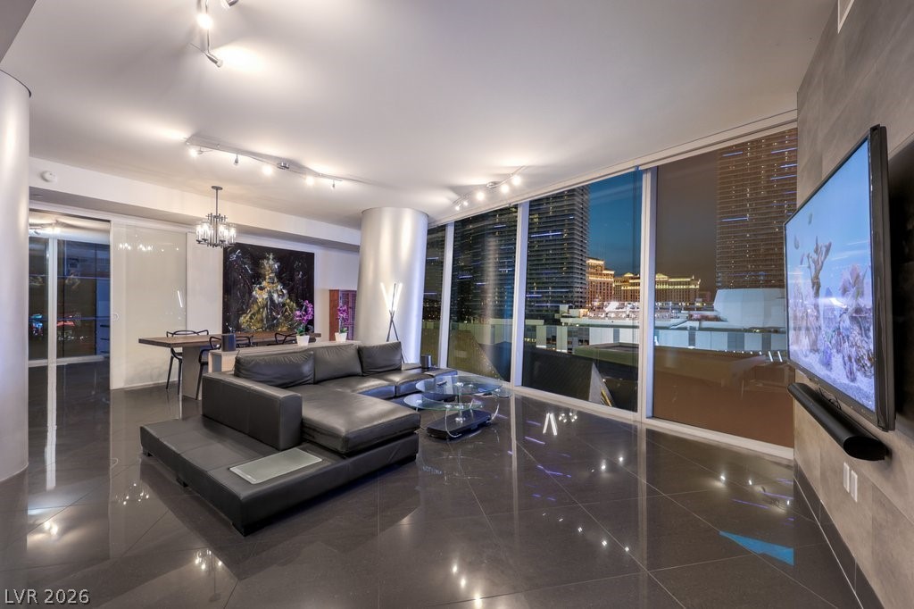 3722 Las Vegas Boulevard 907