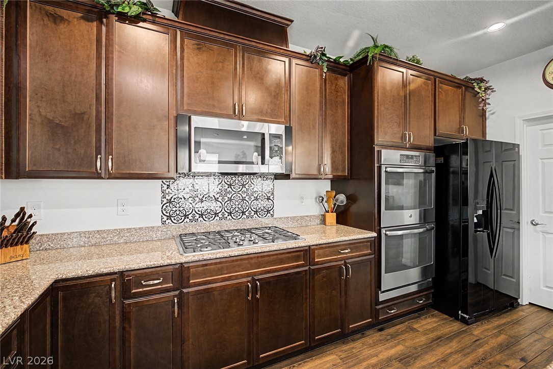 9565 Vital Crest Street