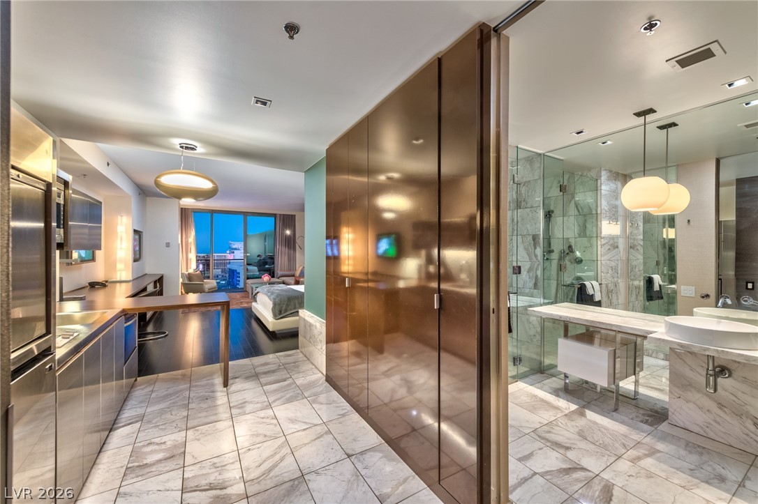 4381 West Flamingo Road 3904