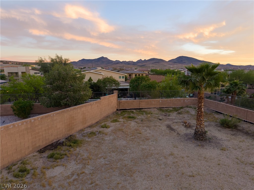 2943 Ainslie Lake Avenue