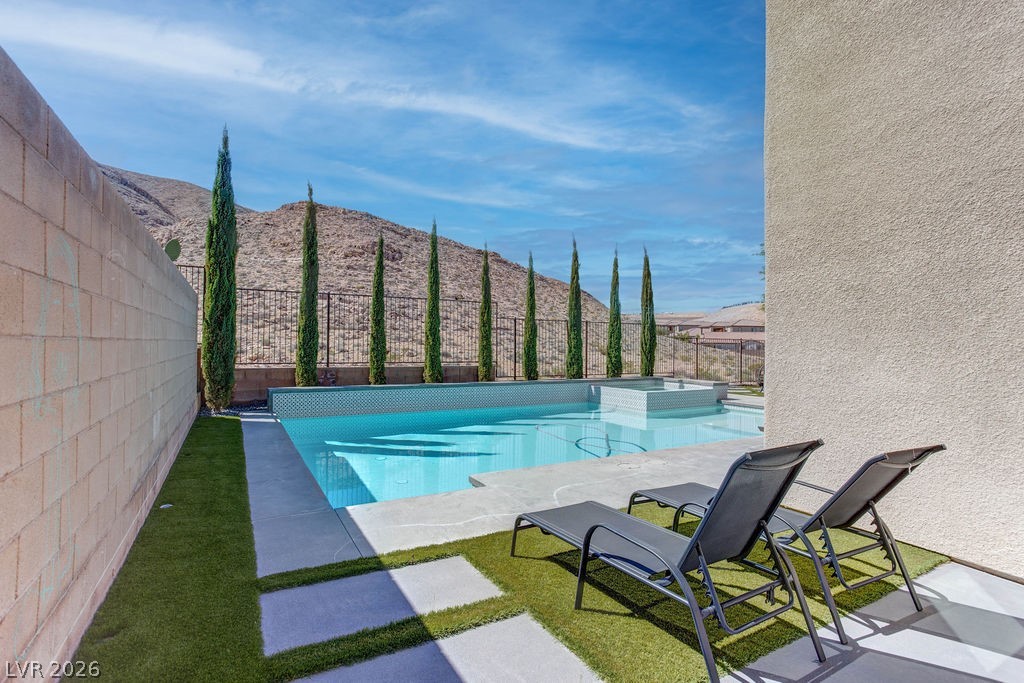 12735 Coastline Shadow Street