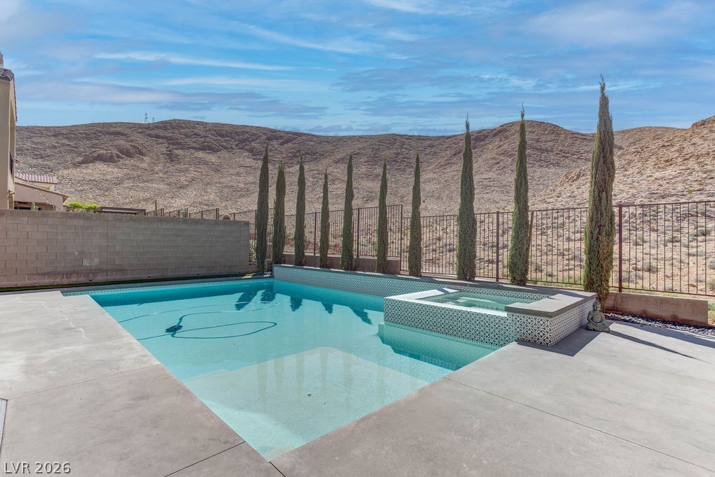 12735 Coastline Shadow Street