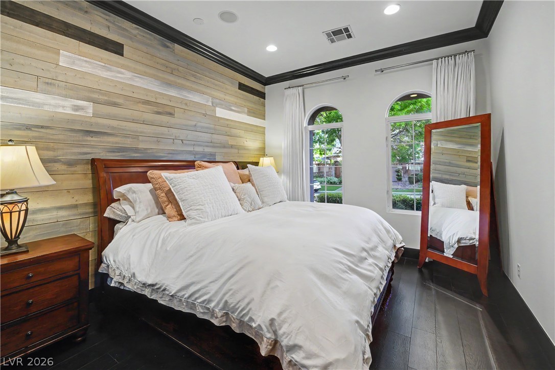 24 Panorama Crest Avenue