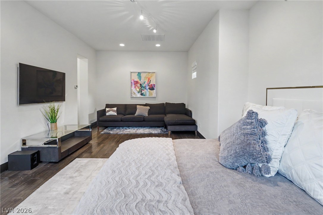 24 Panorama Crest Avenue