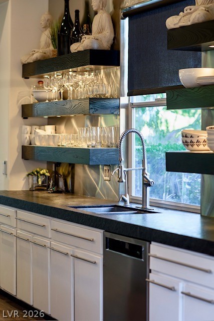 24 Panorama Crest Avenue