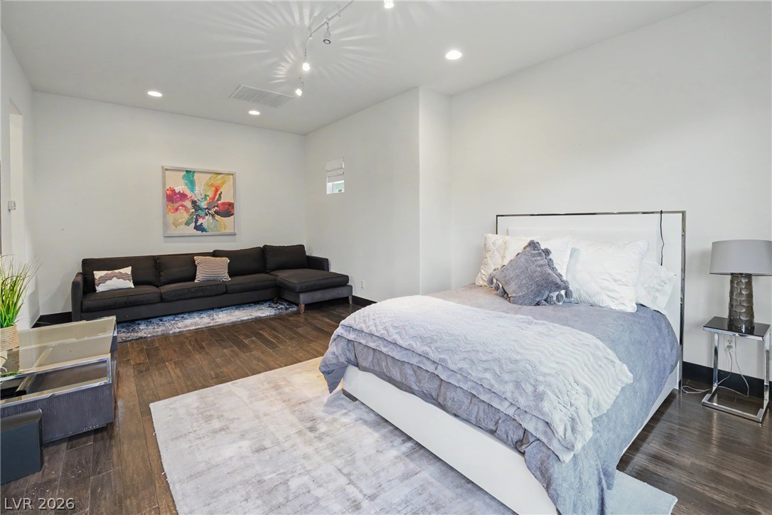 24 Panorama Crest Avenue