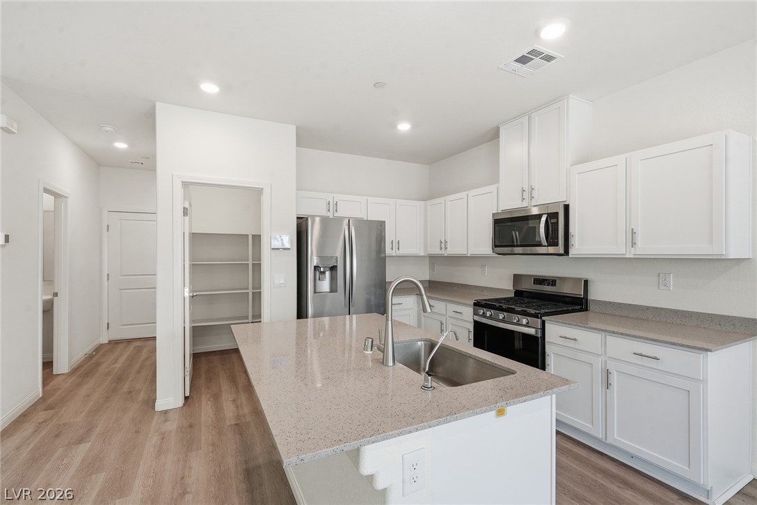 4706 Turquoise Cliffs Avenue