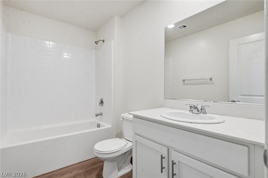 4706 Turquoise Cliffs Avenue