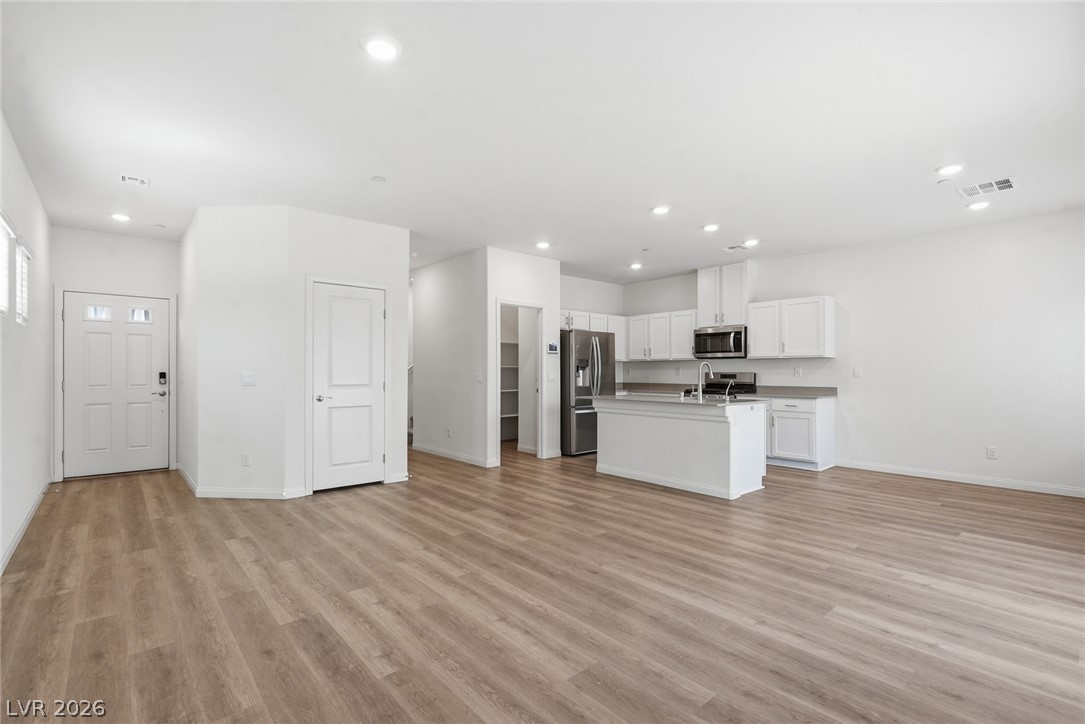 4706 Turquoise Cliffs Avenue