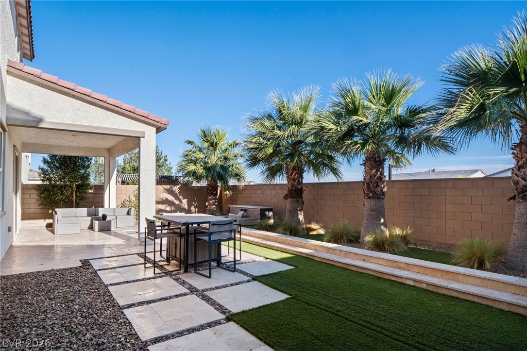 10125 Sequoia Glen Avenue