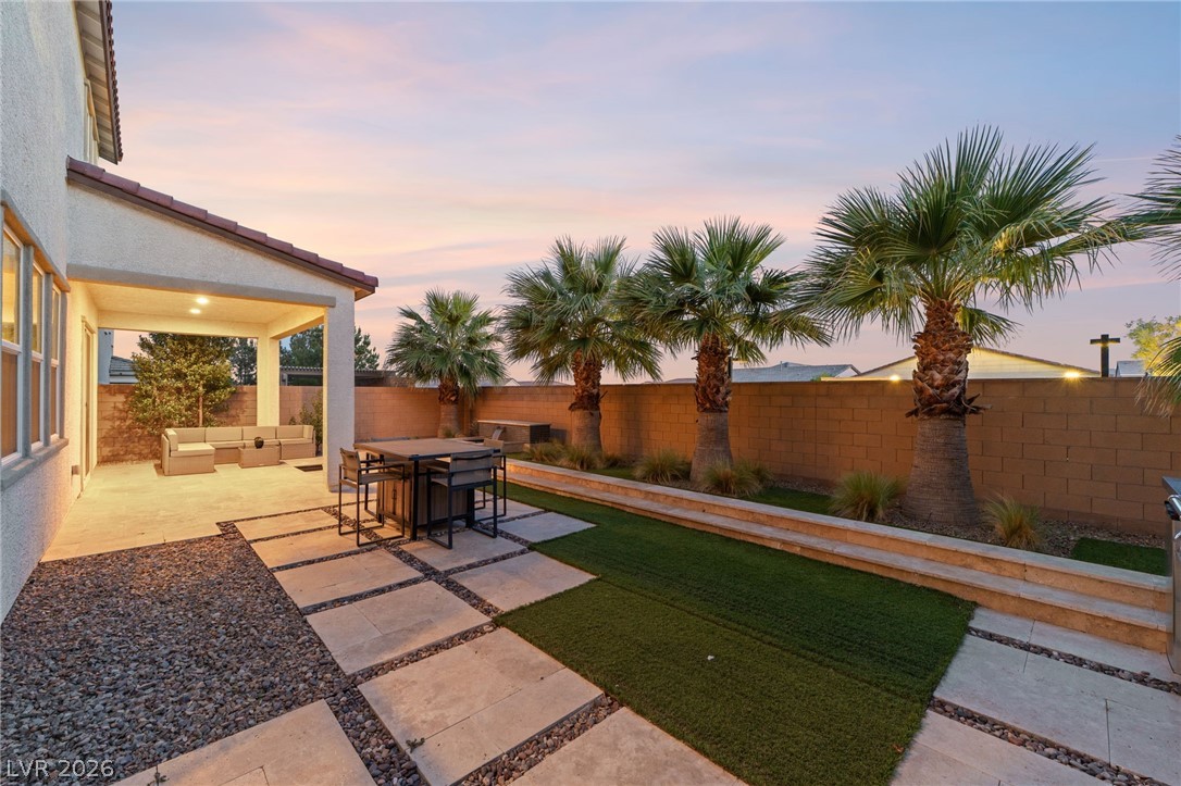 10125 Sequoia Glen Avenue