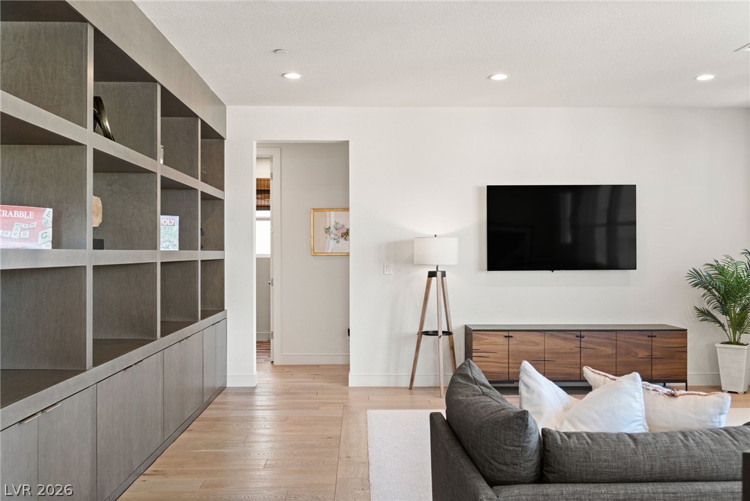 10125 Sequoia Glen Avenue