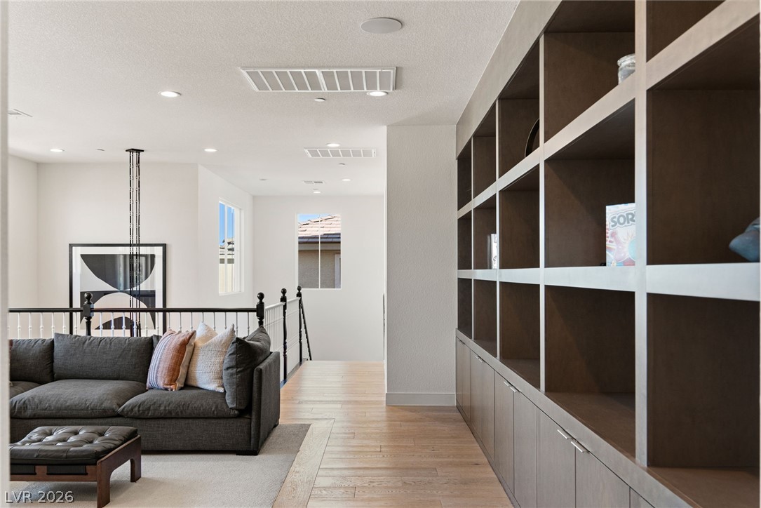 10125 Sequoia Glen Avenue