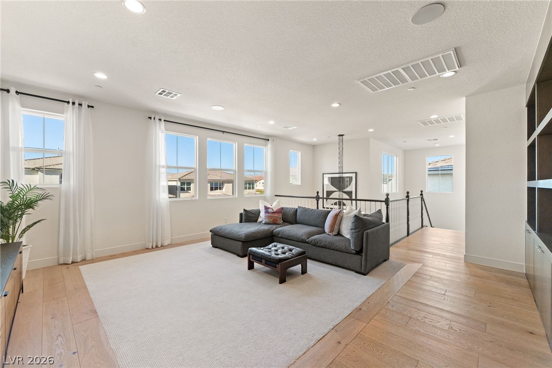 10125 Sequoia Glen Avenue