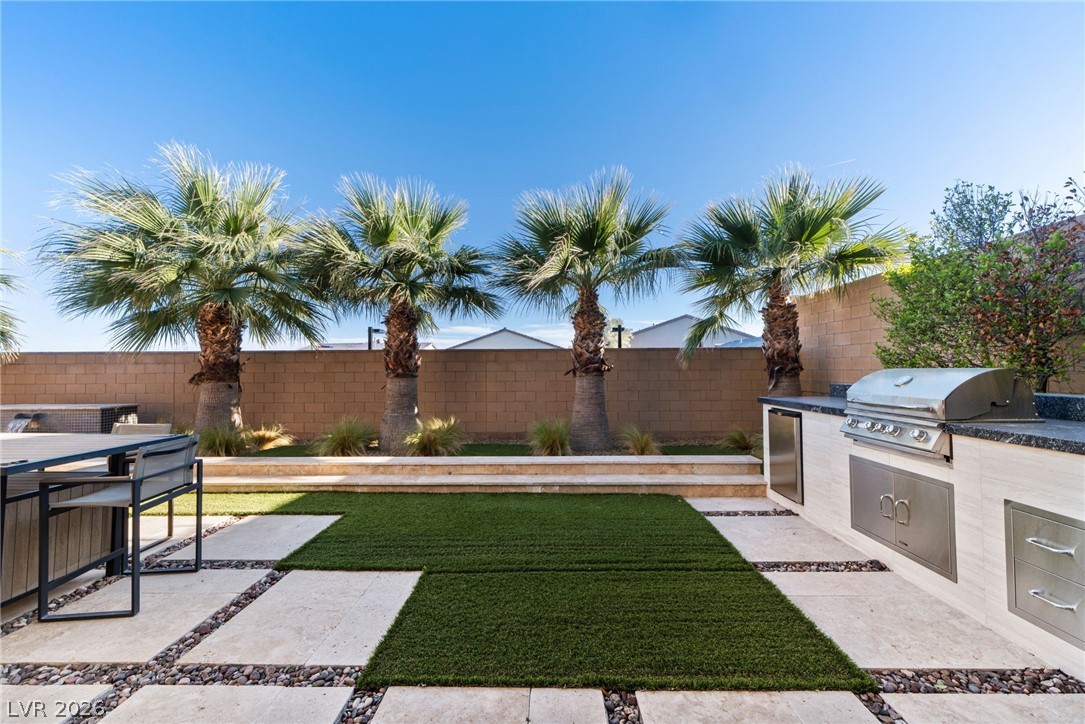 10125 Sequoia Glen Avenue