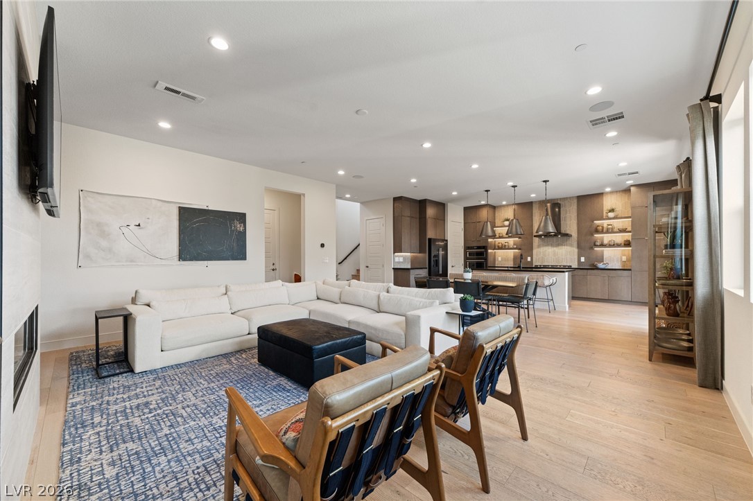 10125 Sequoia Glen Avenue