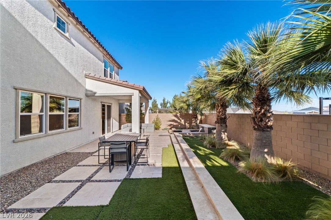 10125 Sequoia Glen Avenue